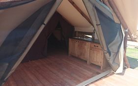 Tente Lodge Pour 5 Personnes En Bordure De La Riviere Allier Au Sein D'Un Petit Camping
