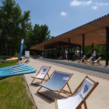 Tente Lodge Pour 5 Personnes En Bordure De La Riviere Allier Au Sein D'Un Petit Camping Saint-Yorre Extérieur photo