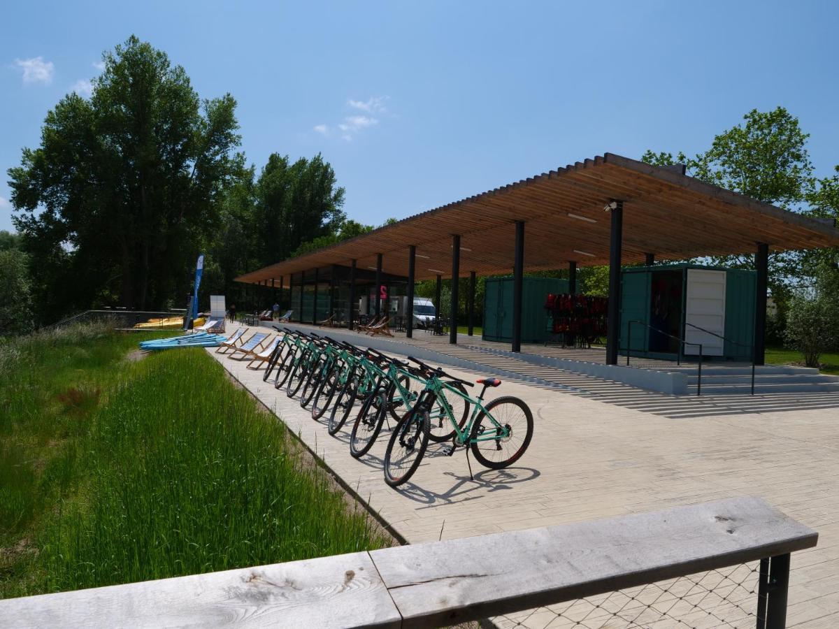 Tente Lodge Pour 5 Personnes En Bordure De La Riviere Allier Au Sein D'Un Petit Camping Saint-Yorre Extérieur photo