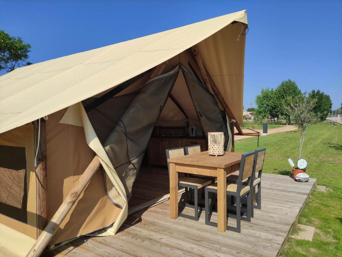 Tente Lodge Pour 5 Personnes En Bordure De La Riviere Allier Au Sein D'Un Petit Camping Saint-Yorre Extérieur photo