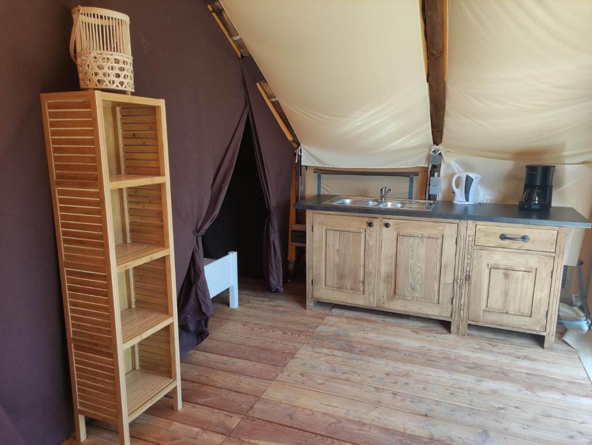 Tente Lodge Pour 5 Personnes En Bordure De La Riviere Allier Au Sein D'Un Petit Camping Saint-Yorre Extérieur photo